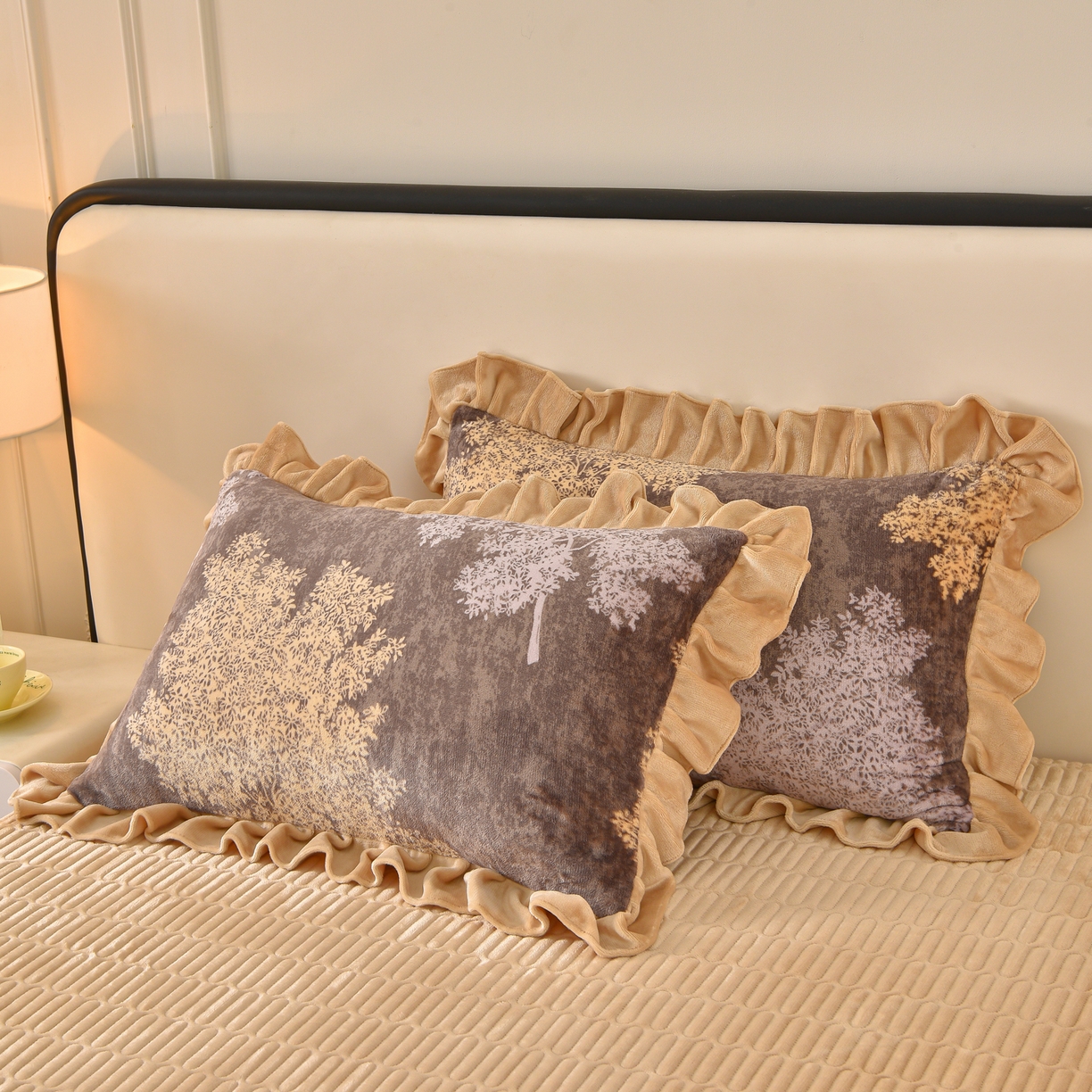 91家纺网 家纺一手货源 找家纺 （总）赫本家纺  2025高克重牛奶绒花边床盖款四件套