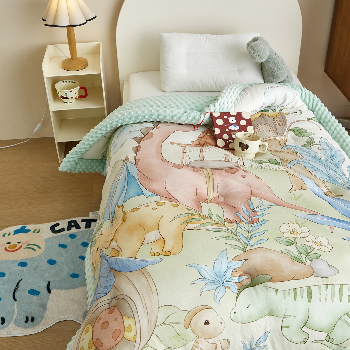 91家纺网 家纺一手货源 找家纺 荷马之梦 2025新款针织棉数码印花大版手绘原创豆豆绒被芯儿童被子春秋被冬被-梦境系列 梦境-侏罗纪日记