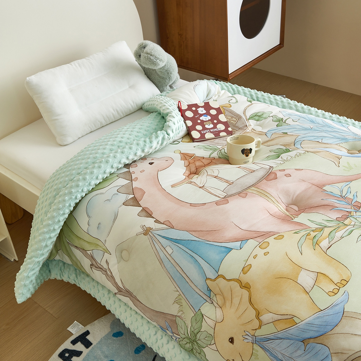 91家纺网 家纺一手货源 找家纺 荷马之梦 2025新款针织棉数码印花大版手绘原创豆豆绒被芯儿童被子春秋被冬被-梦境系列 梦境-侏罗纪日记