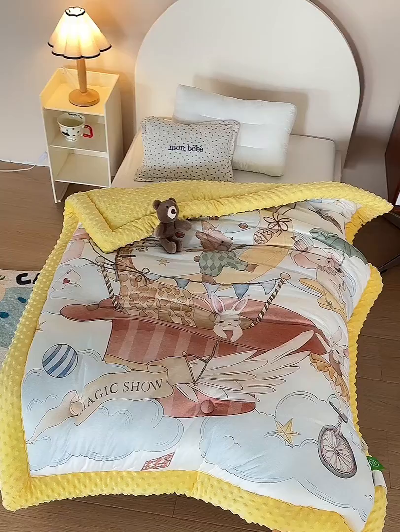 91家纺网 家纺一手货源 找家纺 荷马之梦 2025新款针织棉数码印花大版手绘原创豆豆绒被芯儿童被子春秋被冬被-梦境系列 梦境-云端演出