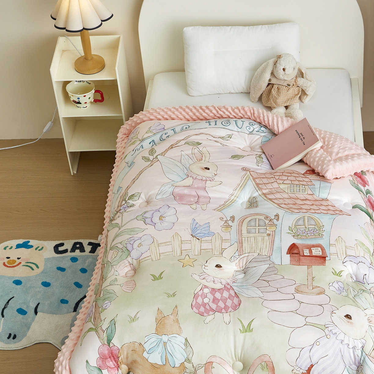 91家纺网 家纺一手货源 找家纺 荷马之梦 2025新款针织棉数码印花大版手绘原创豆豆绒被芯儿童被子春秋被冬被-梦境系列 梦境-精灵兔之屋