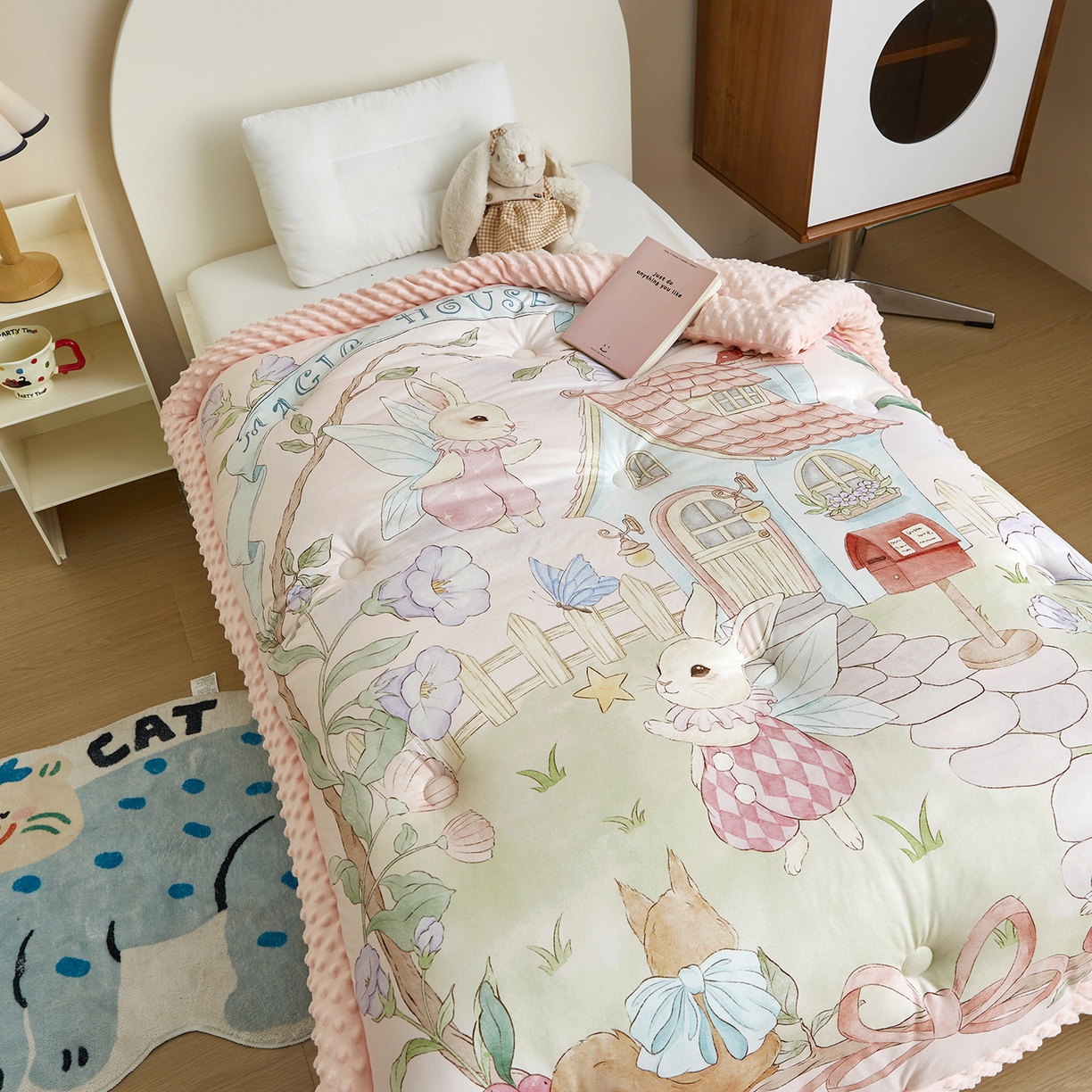 91家纺网 家纺一手货源 找家纺 荷马之梦 2025新款针织棉数码印花大版手绘原创豆豆绒被芯儿童被子春秋被冬被-梦境系列 梦境-精灵兔之屋