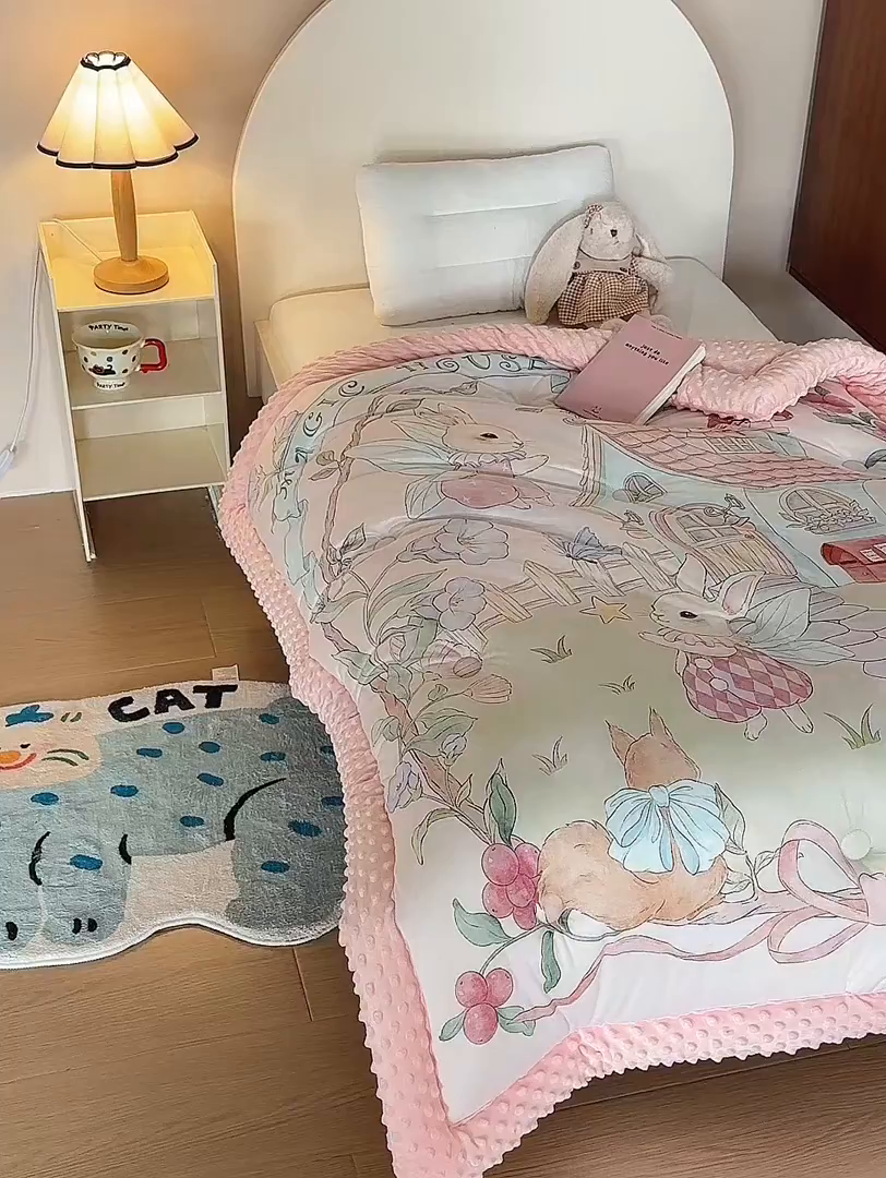 91家纺网 家纺一手货源 找家纺 荷马之梦 2025新款针织棉数码印花大版手绘原创豆豆绒被芯儿童被子春秋被冬被-梦境系列 梦境-精灵兔之屋