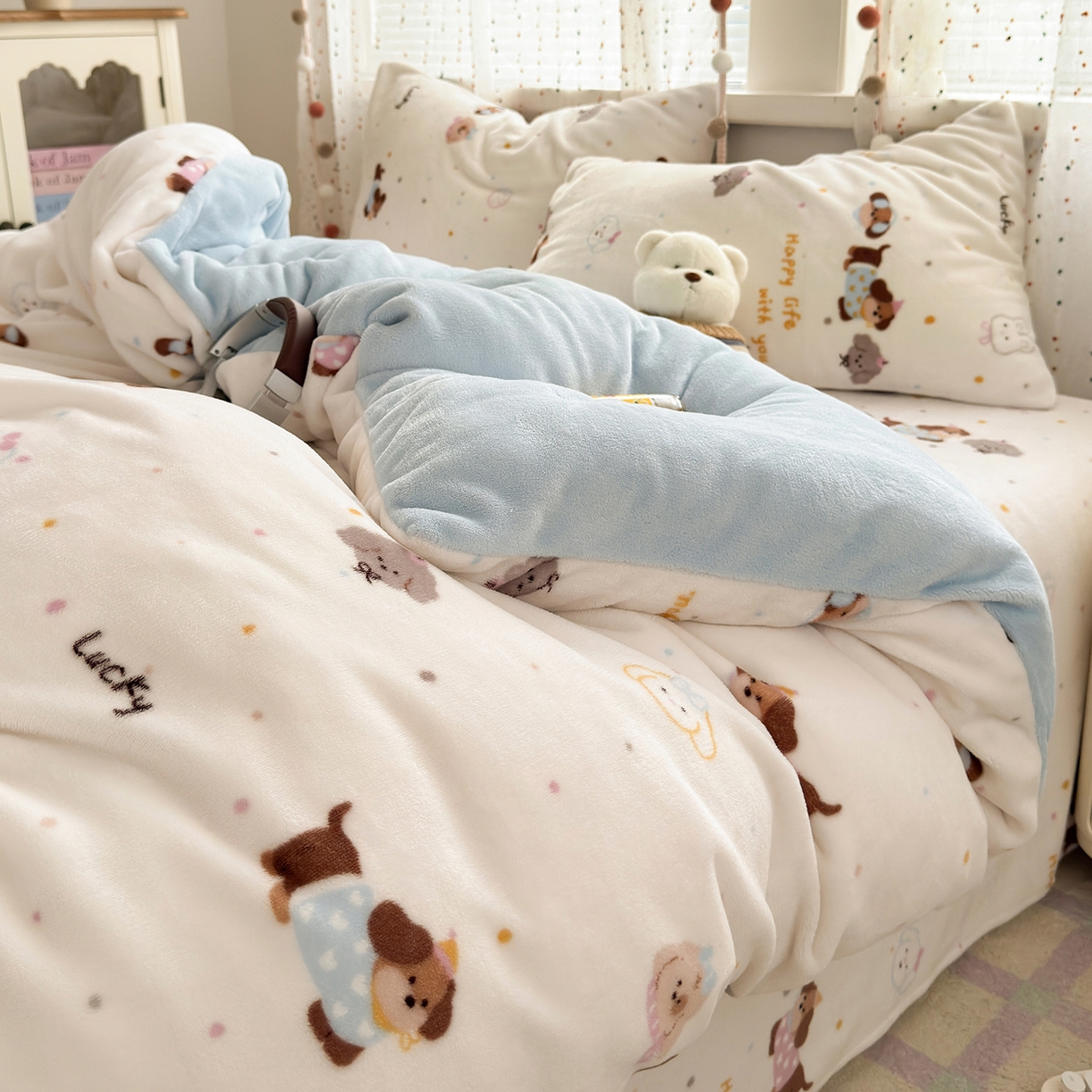 91家纺网 家纺一手货源 找家纺 沐芷 2025加厚A类牛奶绒被套被罩高克重加厚珊瑚绒四件套卡通简约加绒单被套 【绒】腊肠狗联盟