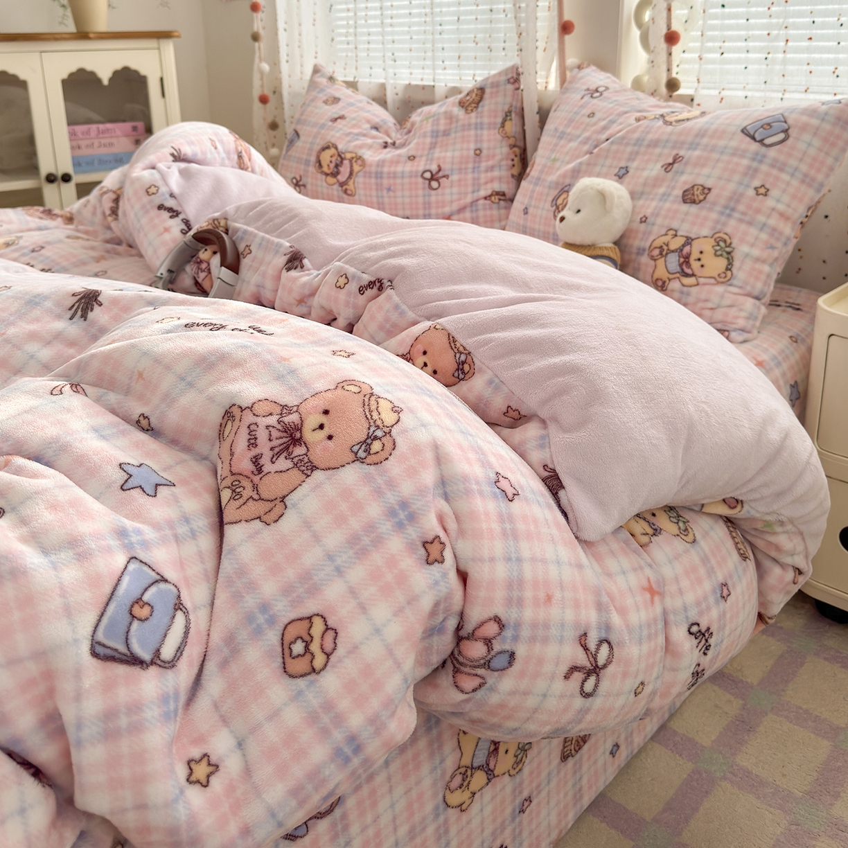 91家纺网 家纺一手货源 找家纺 沐芷 2025加厚A类牛奶绒被套被罩高克重加厚珊瑚绒四件套卡通简约加绒单被套 【绒】小熊紫