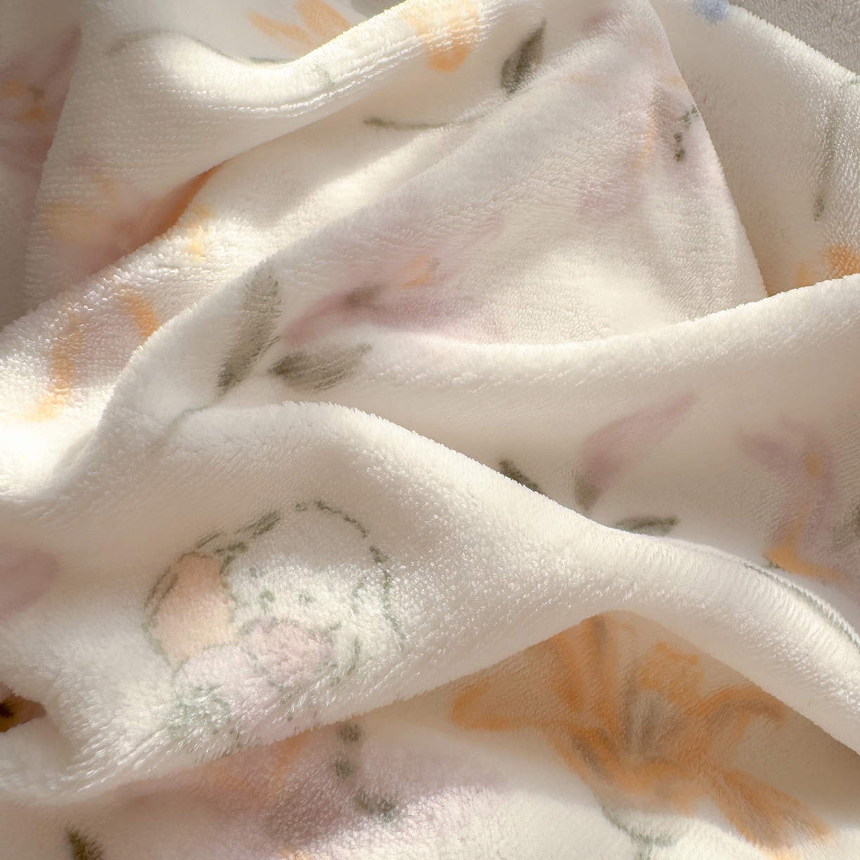 91家纺网 家纺一手货源 找家纺 沐芷 2025加厚A类牛奶绒被套被罩高克重加厚珊瑚绒四件套卡通简约加绒单被套 【绒】百合兔