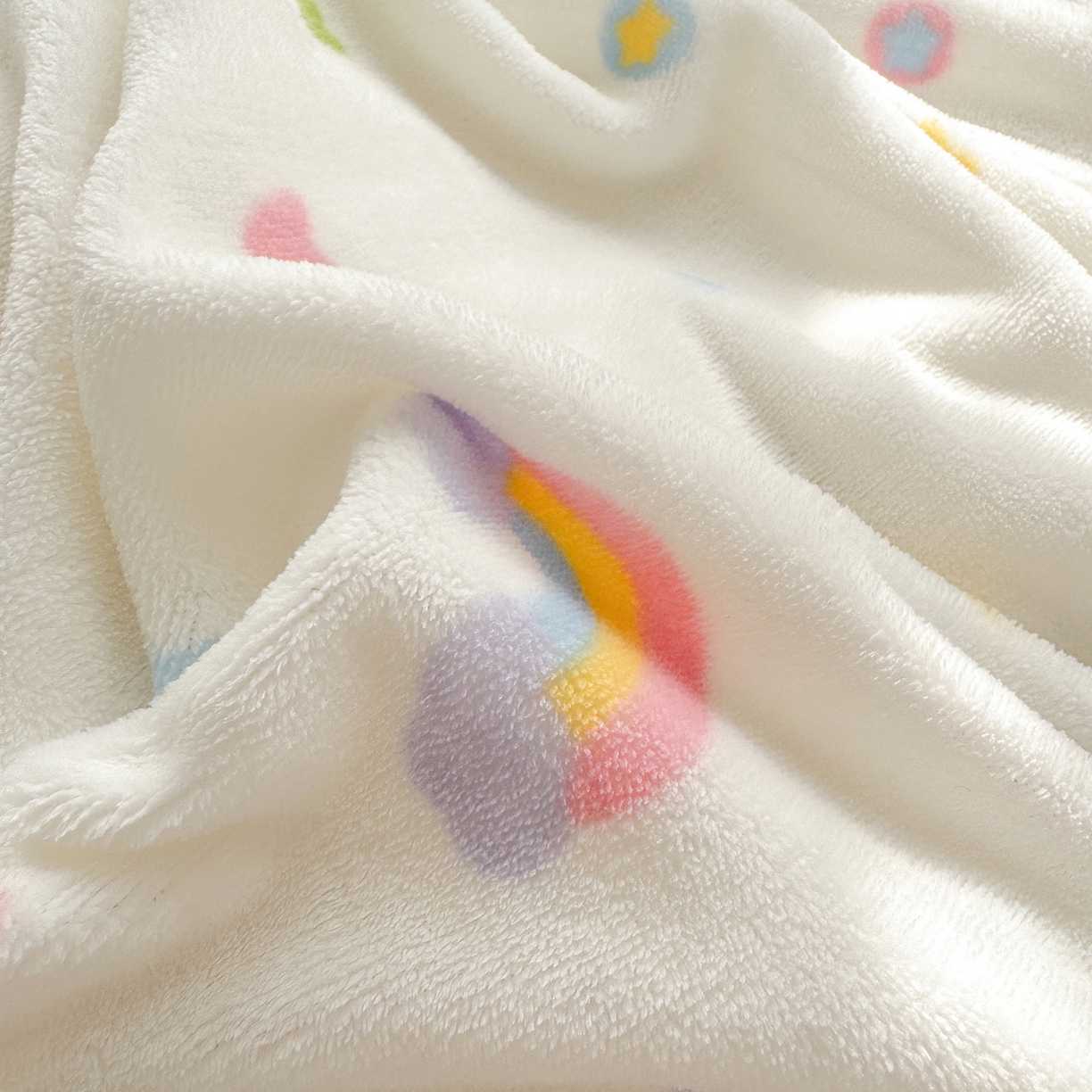 91家纺网 家纺一手货源 找家纺 沐芷 2025加厚A类牛奶绒被套被罩高克重加厚珊瑚绒四件套卡通简约加绒单被套 【绒】彩虹爱心