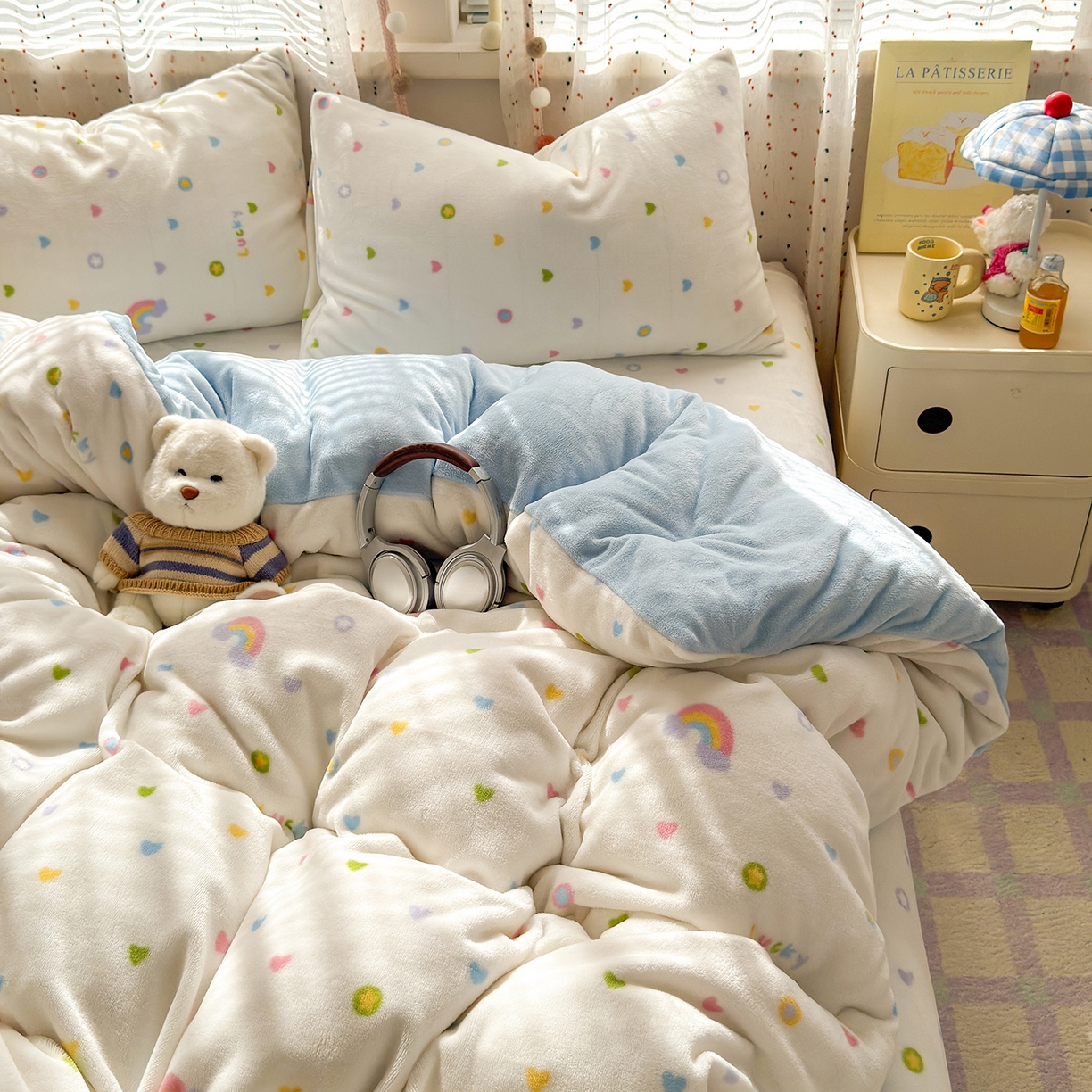 91家纺网 家纺一手货源 找家纺 沐芷 2025加厚A类牛奶绒被套被罩高克重加厚珊瑚绒四件套卡通简约加绒单被套 【绒】彩虹爱心