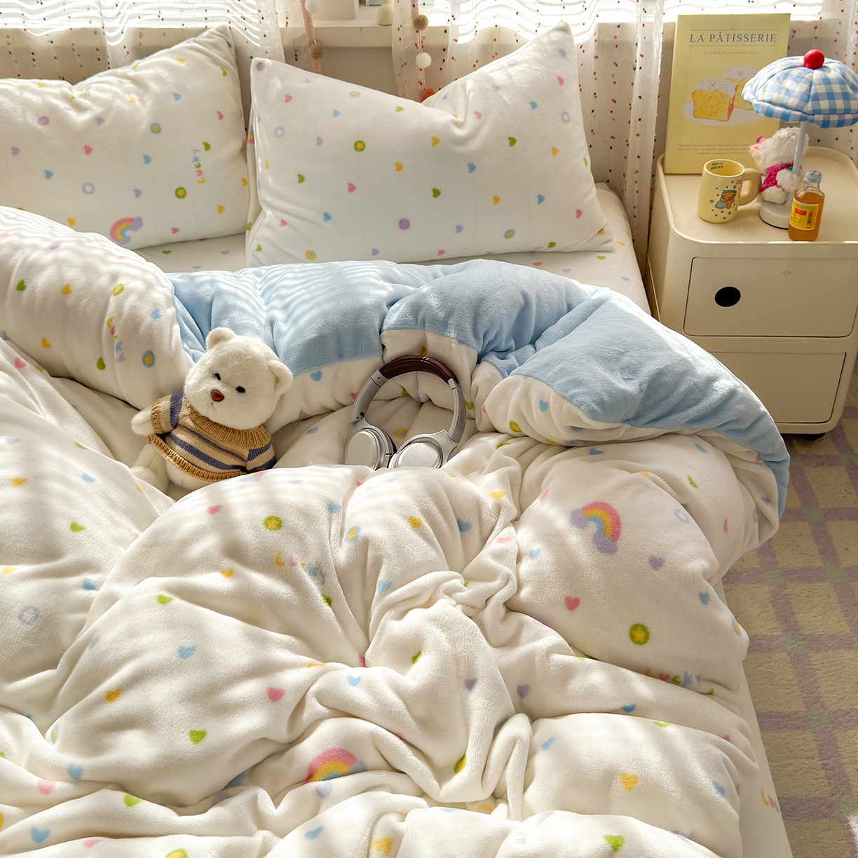 91家纺网 家纺一手货源 找家纺 沐芷 2025加厚A类牛奶绒被套被罩高克重加厚珊瑚绒四件套卡通简约加绒单被套 【绒】彩虹爱心