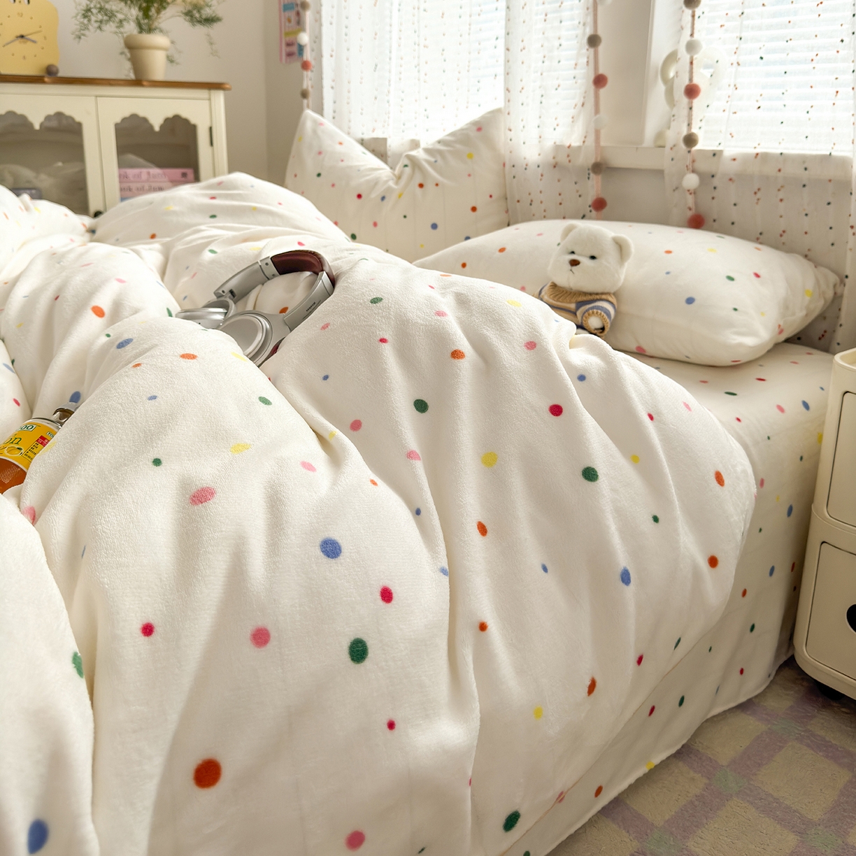 91家纺网 家纺一手货源 找家纺 沐芷 2025加厚A类牛奶绒被套被罩高克重加厚珊瑚绒四件套卡通简约加绒单被套 【绒】彩色波点