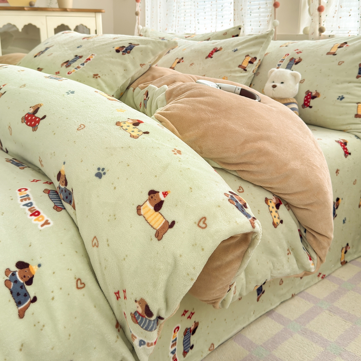 91家纺网 家纺一手货源 找家纺 沐芷 2025加厚A类牛奶绒被套被罩高克重加厚珊瑚绒四件套卡通简约加绒单被套 【绒】绿色腊肠狗