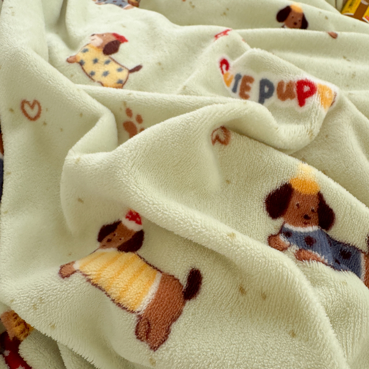 91家纺网 家纺一手货源 找家纺 沐芷 2025加厚A类牛奶绒被套被罩高克重加厚珊瑚绒四件套卡通简约加绒单被套 【绒】绿色腊肠狗