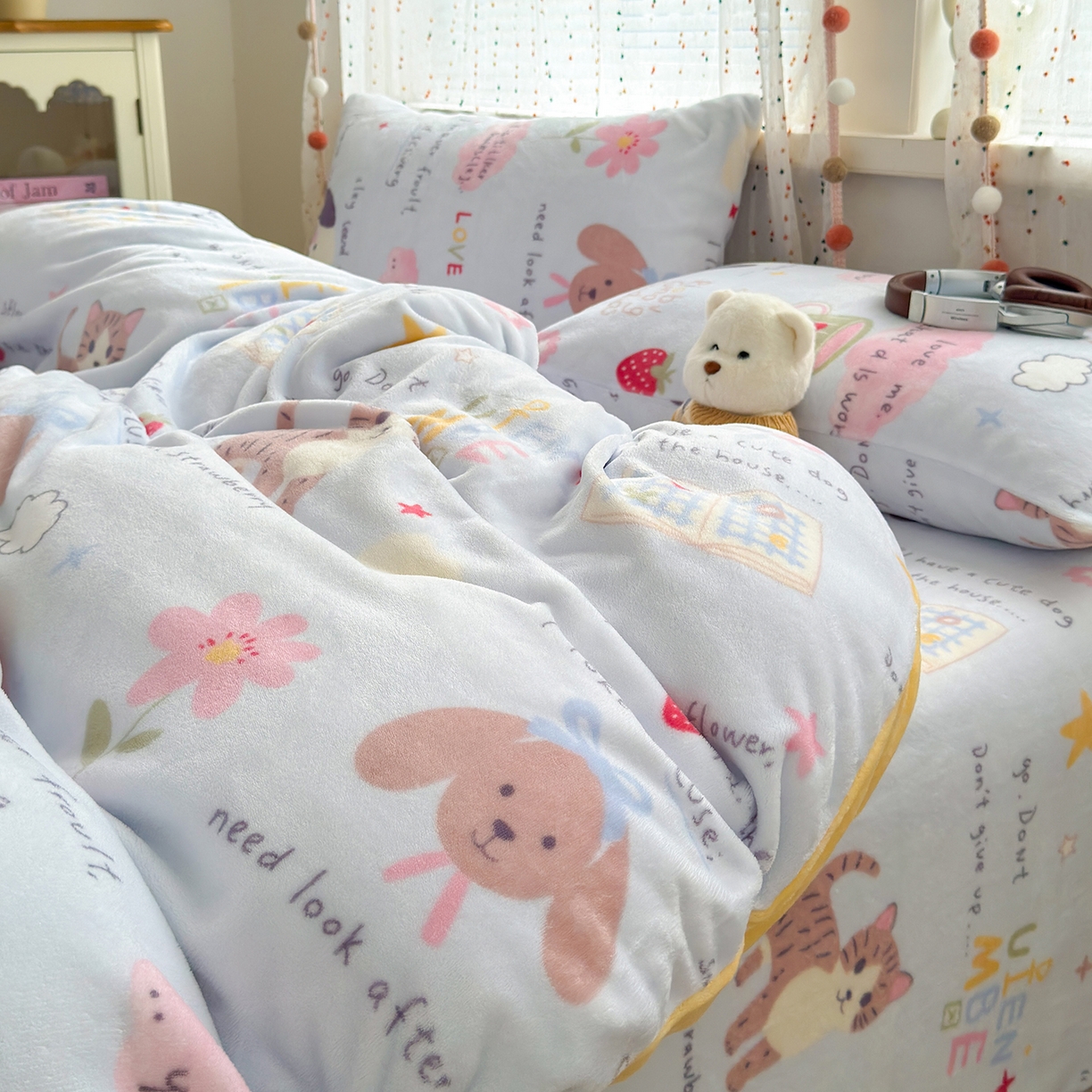 91家纺网 家纺一手货源 找家纺 沐芷 2025加厚A类牛奶绒被套被罩高克重加厚珊瑚绒四件套卡通简约加绒单被套 【绒】趣味课堂