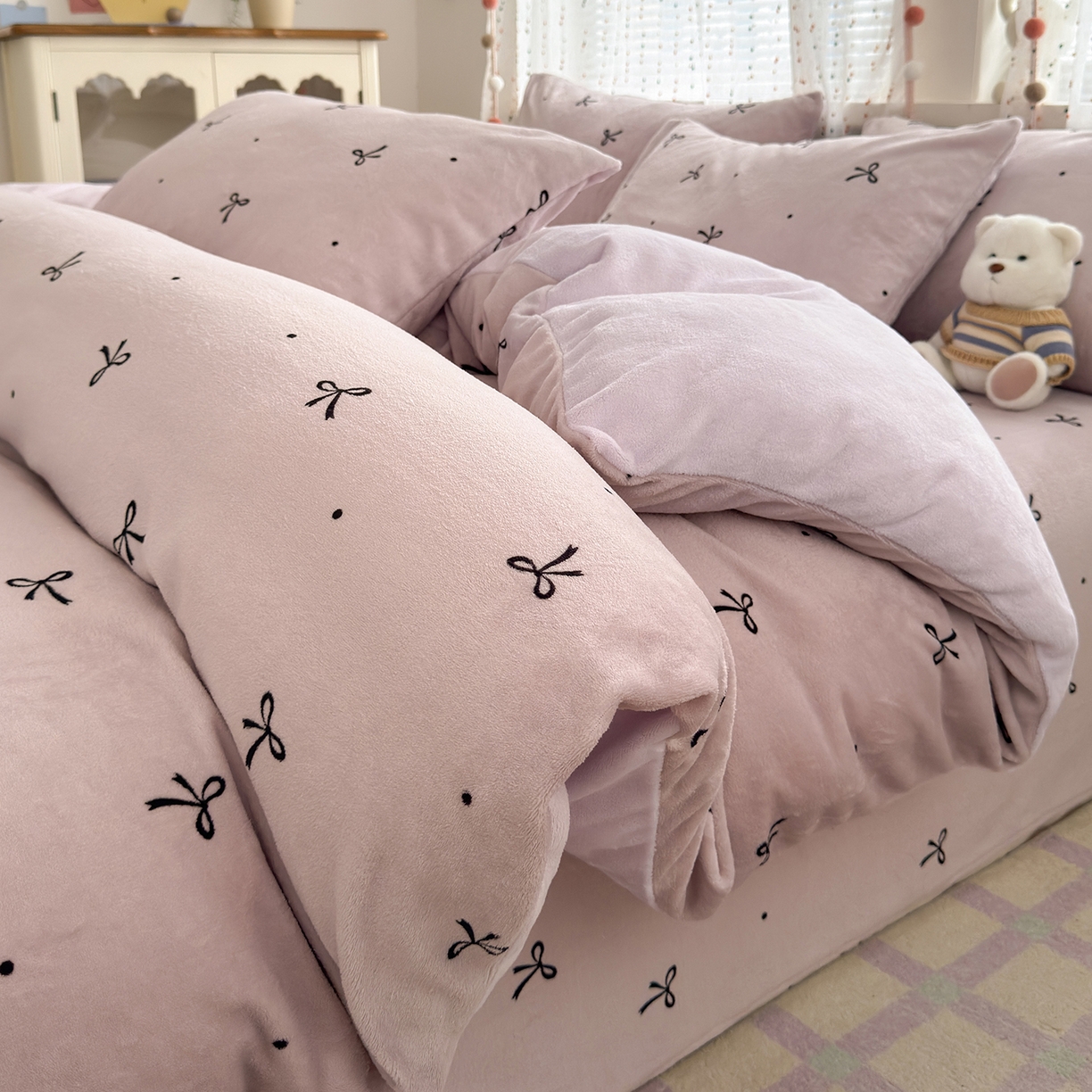 91家纺网 家纺一手货源 找家纺 沐芷 2025加厚A类牛奶绒被套被罩高克重加厚珊瑚绒四件套卡通简约加绒单被套 【绒】小蝴蝶结紫