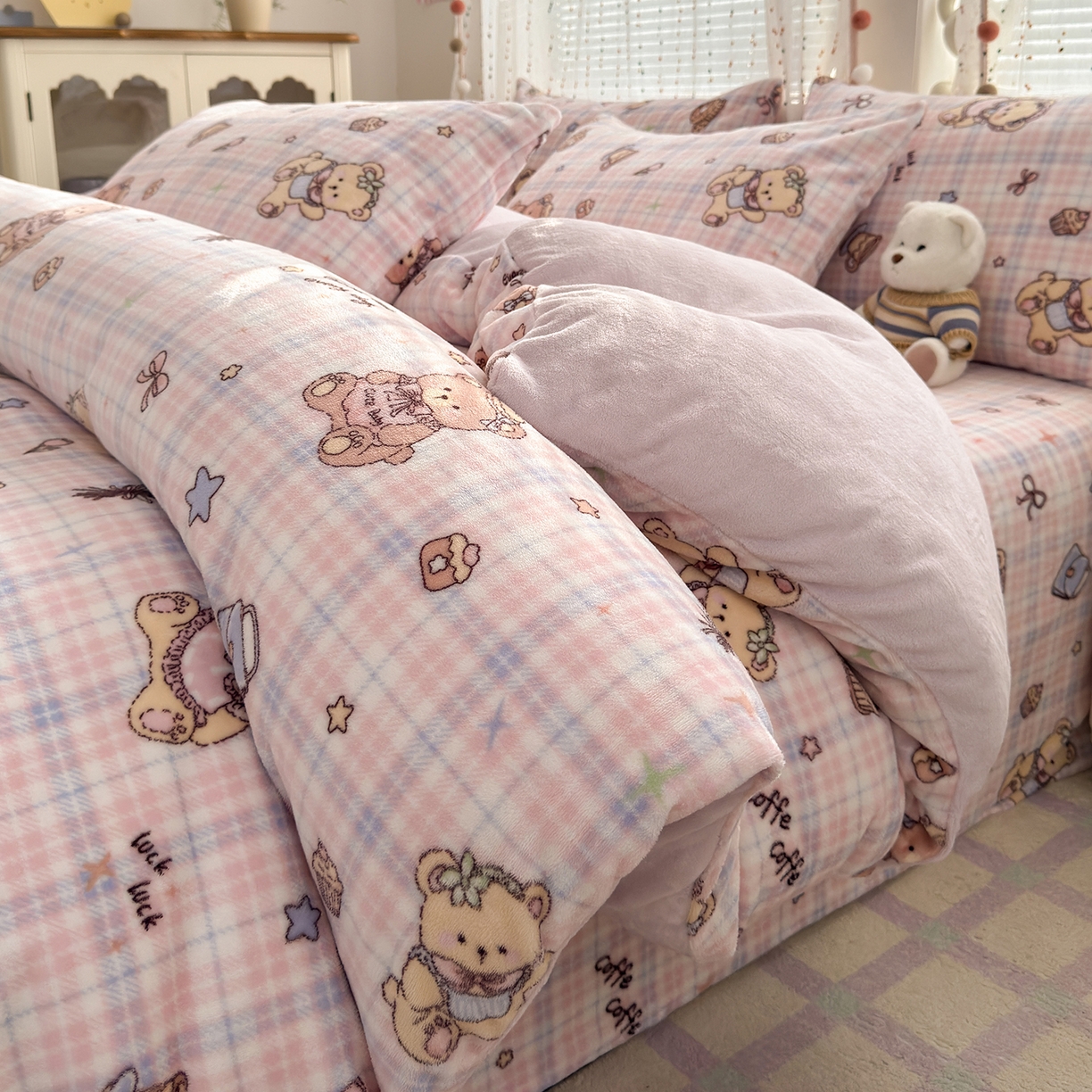 91家纺网 家纺一手货源 找家纺 沐芷 2025加厚A类牛奶绒被套被罩高克重加厚珊瑚绒四件套卡通简约加绒单被套 【绒】小熊紫