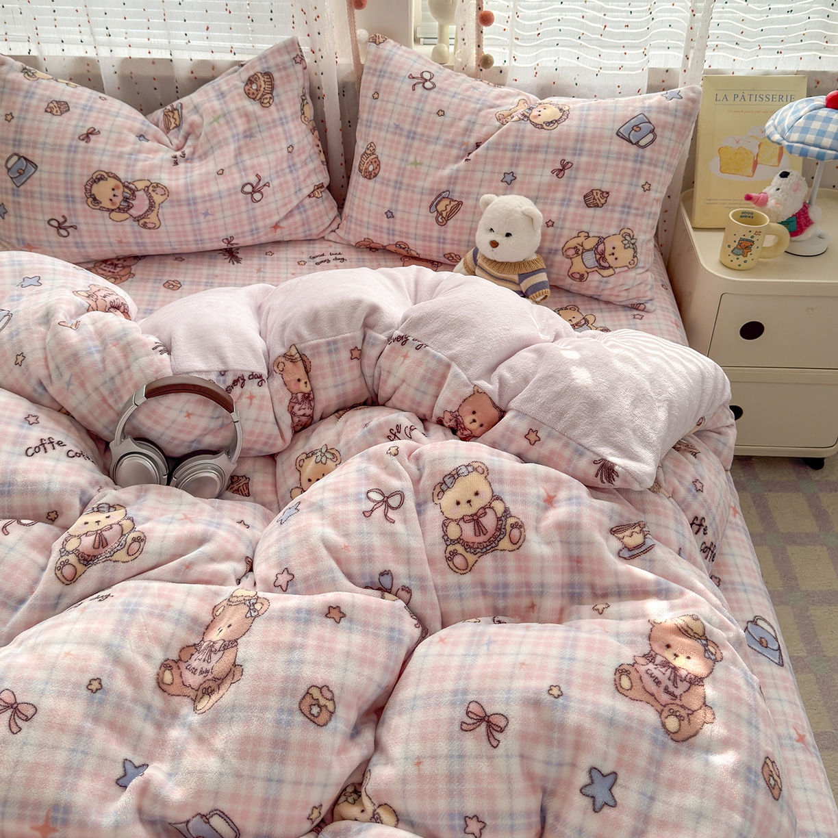 91家纺网 家纺一手货源 找家纺 沐芷 2025加厚A类牛奶绒被套被罩高克重加厚珊瑚绒四件套卡通简约加绒单被套 【绒】小熊紫