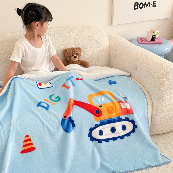 91家纺网 家纺一手货源 找家纺 嗨生活 2025新款牛奶绒毛毯儿童毛毯幼儿园休闲沙发毯床单推车毯毛毯毯子 可爱挖掘