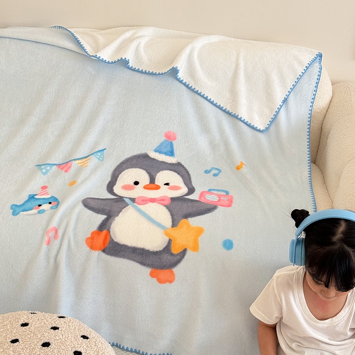 91家纺网 家纺一手货源 找家纺 嗨生活 2025新款牛奶绒毛毯儿童毛毯幼儿园休闲沙发毯床单推车毯毛毯毯子 企鹅宝宝