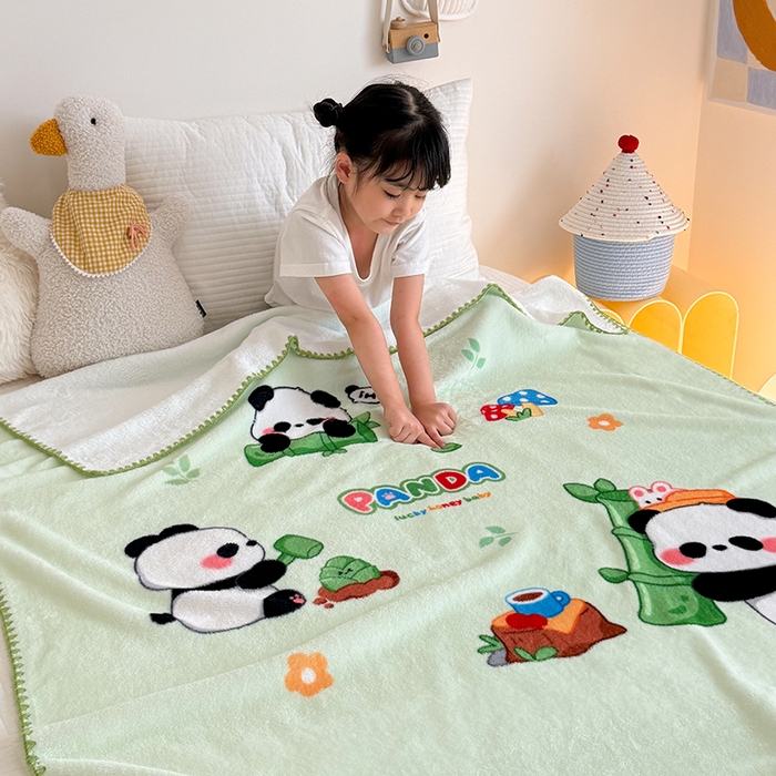 91家纺网 家纺一手货源 找家纺 嗨生活 2025新款牛奶绒毛毯儿童毛毯幼儿园休闲沙发毯床单推车毯毛毯毯子 熊猫之家