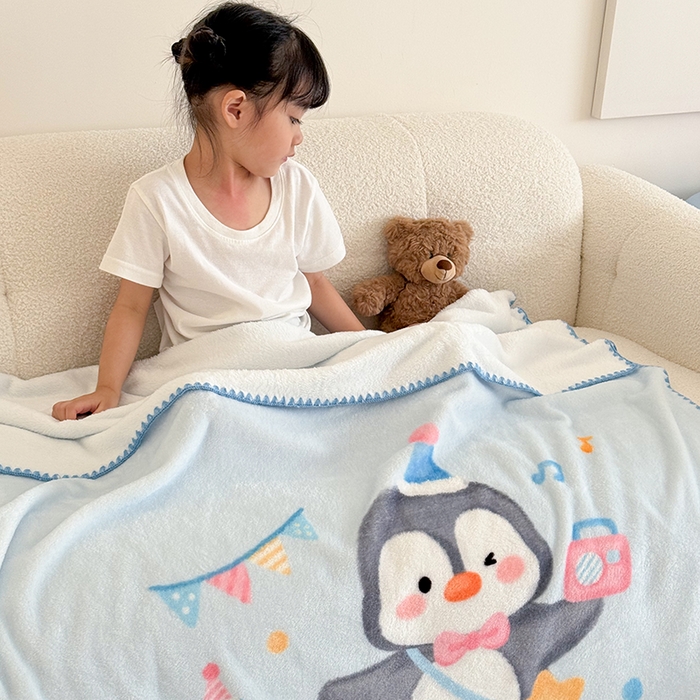 91家纺网 家纺一手货源 找家纺 嗨生活 2025新款牛奶绒毛毯儿童毛毯幼儿园休闲沙发毯床单推车毯毛毯毯子 企鹅宝宝