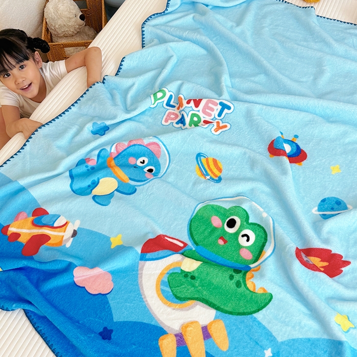 91家纺网 家纺一手货源 找家纺 嗨生活 2025新款牛奶绒毛毯儿童毛毯幼儿园休闲沙发毯床单推车毯毛毯毯子 恐龙派对