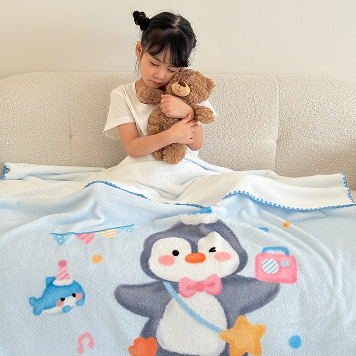 91家纺网 家纺一手货源 找家纺 嗨生活 2025新款牛奶绒毛毯儿童毛毯幼儿园休闲沙发毯床单推车毯毛毯毯子 企鹅宝宝