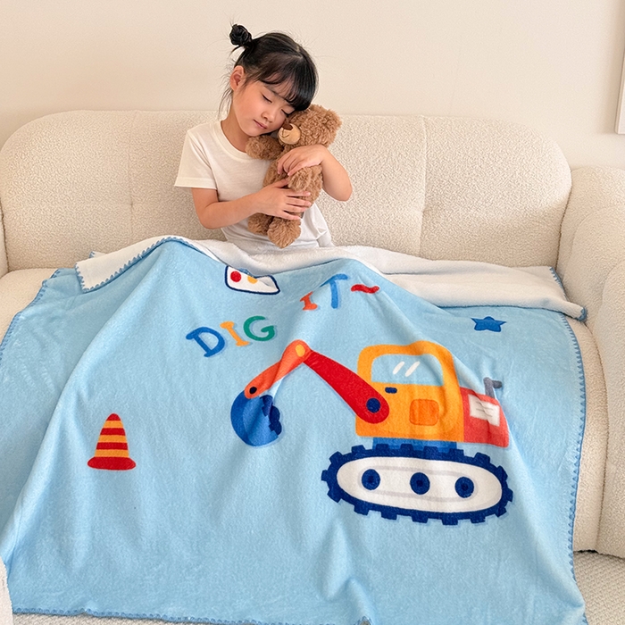 91家纺网 家纺一手货源 找家纺 嗨生活 2025新款牛奶绒毛毯儿童毛毯幼儿园休闲沙发毯床单推车毯毛毯毯子 可爱挖掘