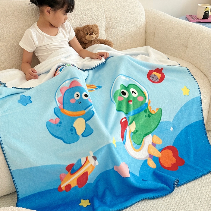 91家纺网 家纺一手货源 找家纺 嗨生活 2025新款牛奶绒毛毯儿童毛毯幼儿园休闲沙发毯床单推车毯毛毯毯子 恐龙派对