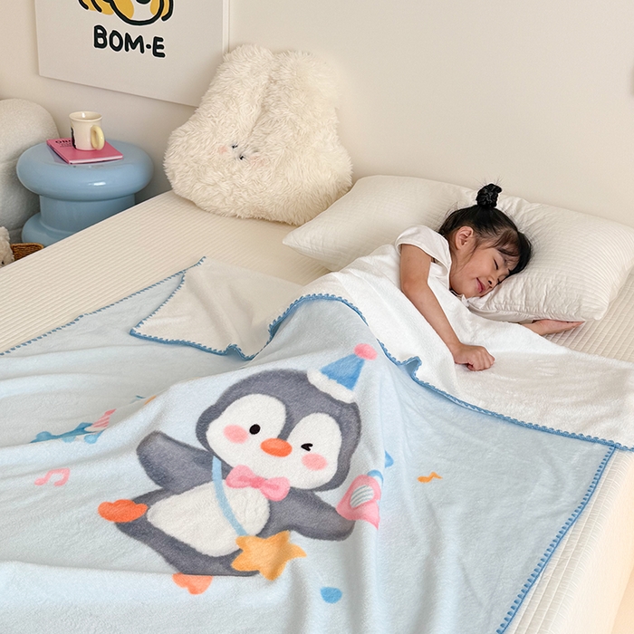 91家纺网 家纺一手货源 找家纺 嗨生活 2025新款牛奶绒毛毯儿童毛毯幼儿园休闲沙发毯床单推车毯毛毯毯子 企鹅宝宝