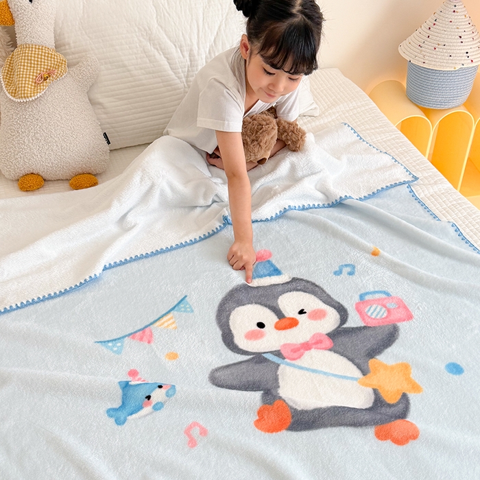 91家纺网 家纺一手货源 找家纺 嗨生活 2025新款牛奶绒毛毯儿童毛毯幼儿园休闲沙发毯床单推车毯毛毯毯子 企鹅宝宝