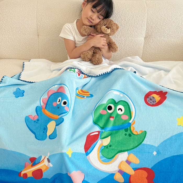 91家纺网 家纺一手货源 找家纺 嗨生活 2025新款牛奶绒毛毯儿童毛毯幼儿园休闲沙发毯床单推车毯毛毯毯子 恐龙派对