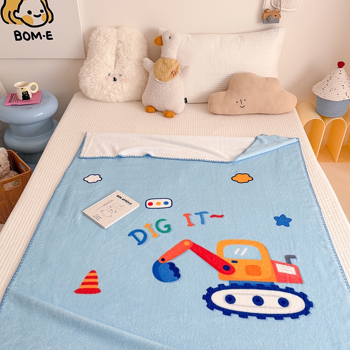 91家纺网 家纺一手货源 找家纺 嗨生活 2025新款牛奶绒毛毯儿童毛毯幼儿园休闲沙发毯床单推车毯毛毯毯子 可爱挖掘