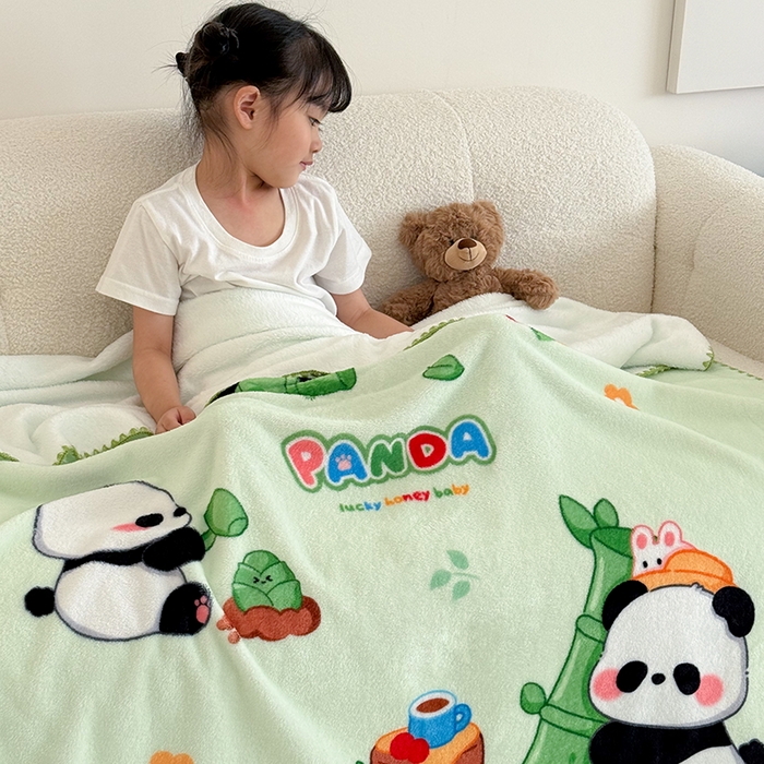 91家纺网 家纺一手货源 找家纺 嗨生活 2025新款牛奶绒毛毯儿童毛毯幼儿园休闲沙发毯床单推车毯毛毯毯子 熊猫之家