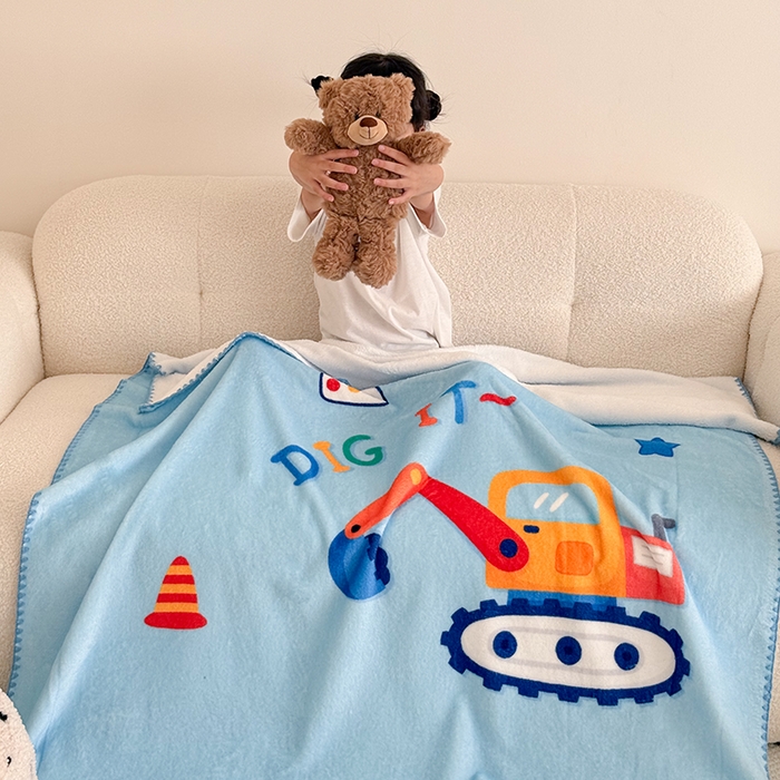 91家纺网 家纺一手货源 找家纺 嗨生活 2025新款牛奶绒毛毯儿童毛毯幼儿园休闲沙发毯床单推车毯毛毯毯子 可爱挖掘