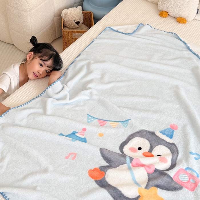 91家纺网 家纺一手货源 找家纺 嗨生活 2025新款牛奶绒毛毯儿童毛毯幼儿园休闲沙发毯床单推车毯毛毯毯子 企鹅宝宝