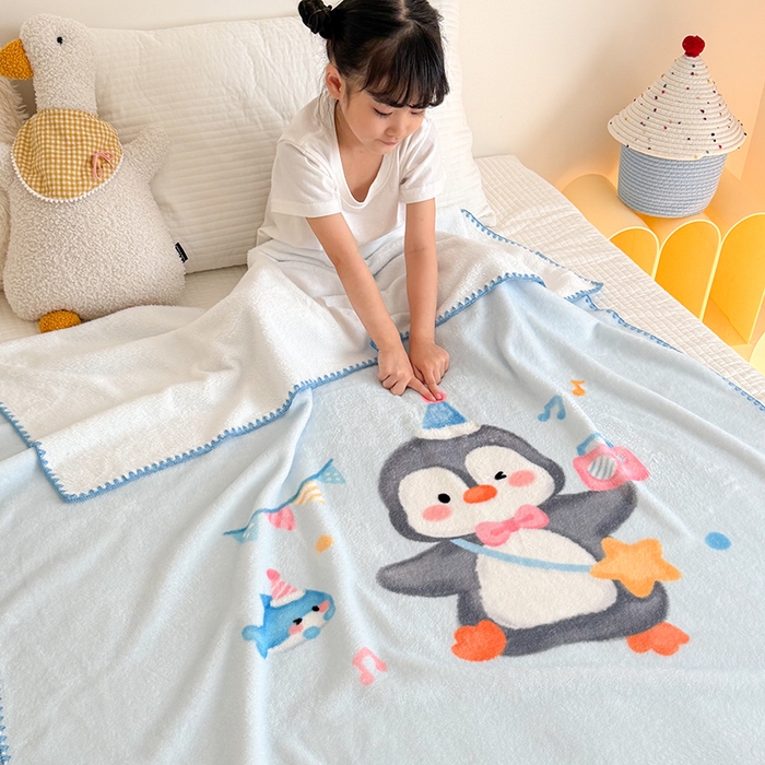 91家纺网 家纺一手货源 找家纺 嗨生活 2025新款牛奶绒毛毯儿童毛毯幼儿园休闲沙发毯床单推车毯毛毯毯子 企鹅宝宝
