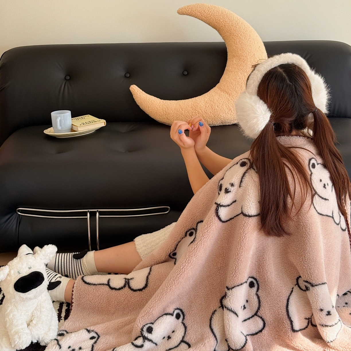 91家纺网 家纺一手货源 找家纺 顾里家纺 2025新款韩系卡通云朵绒盖毯 趴小熊