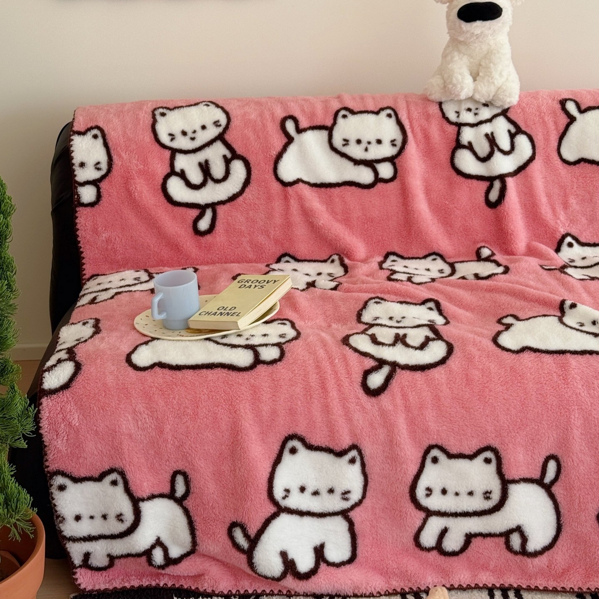 91家纺网 家纺一手货源 找家纺 顾里家纺 2025新款韩系卡通云朵绒盖毯 乖乖猫