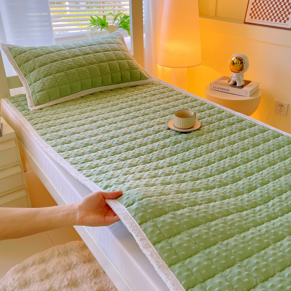 91家纺网 家纺一手货源 找家纺 （总）金鑫汇家纺 2025秋冬纯色豆豆绒床褥垫系列-学生床