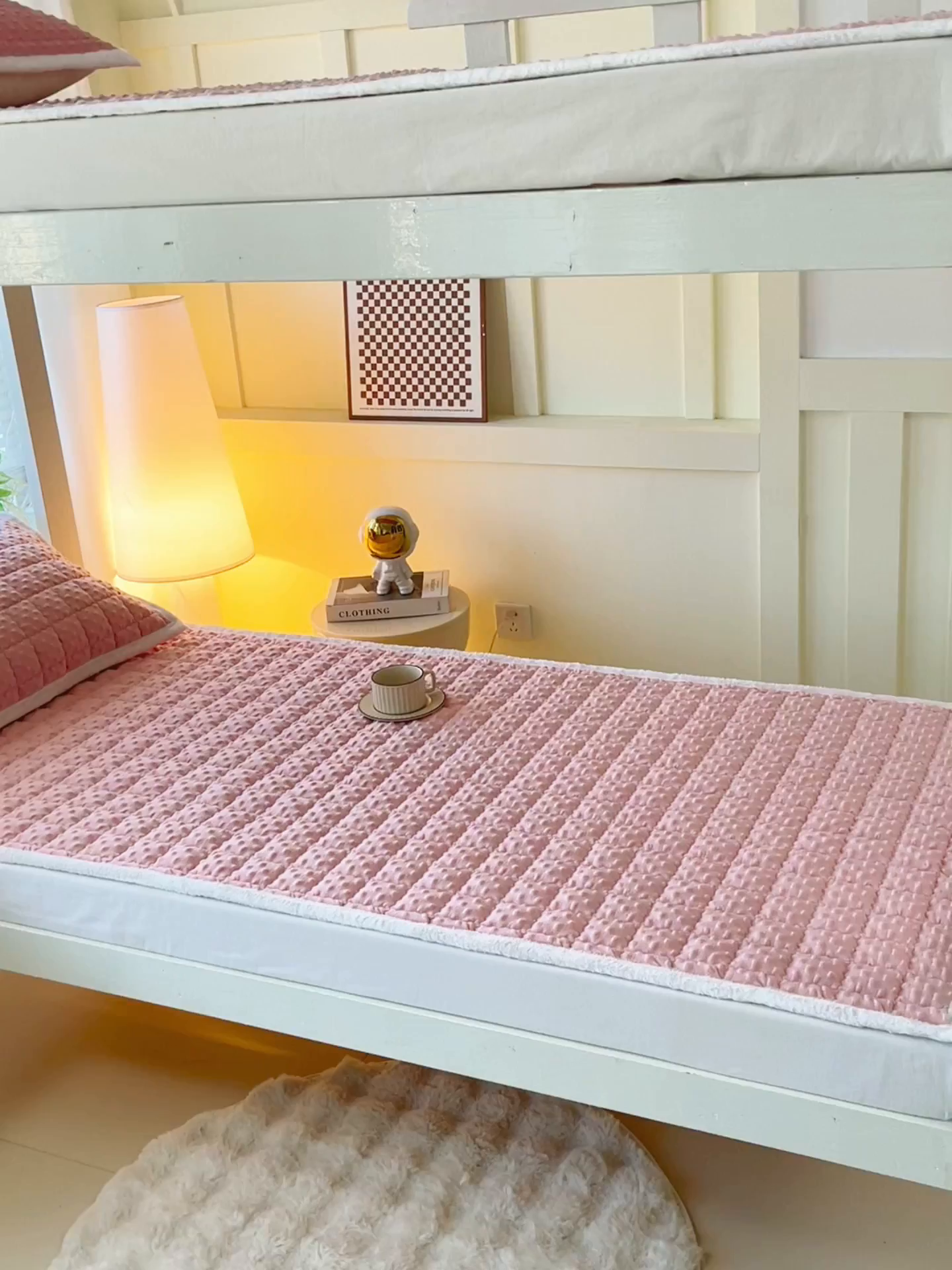 91家纺网 家纺一手货源 找家纺 金鑫汇家纺 2025秋冬纯色豆豆绒床褥垫系列-学生床 学生床豆豆绒床褥垫粉色