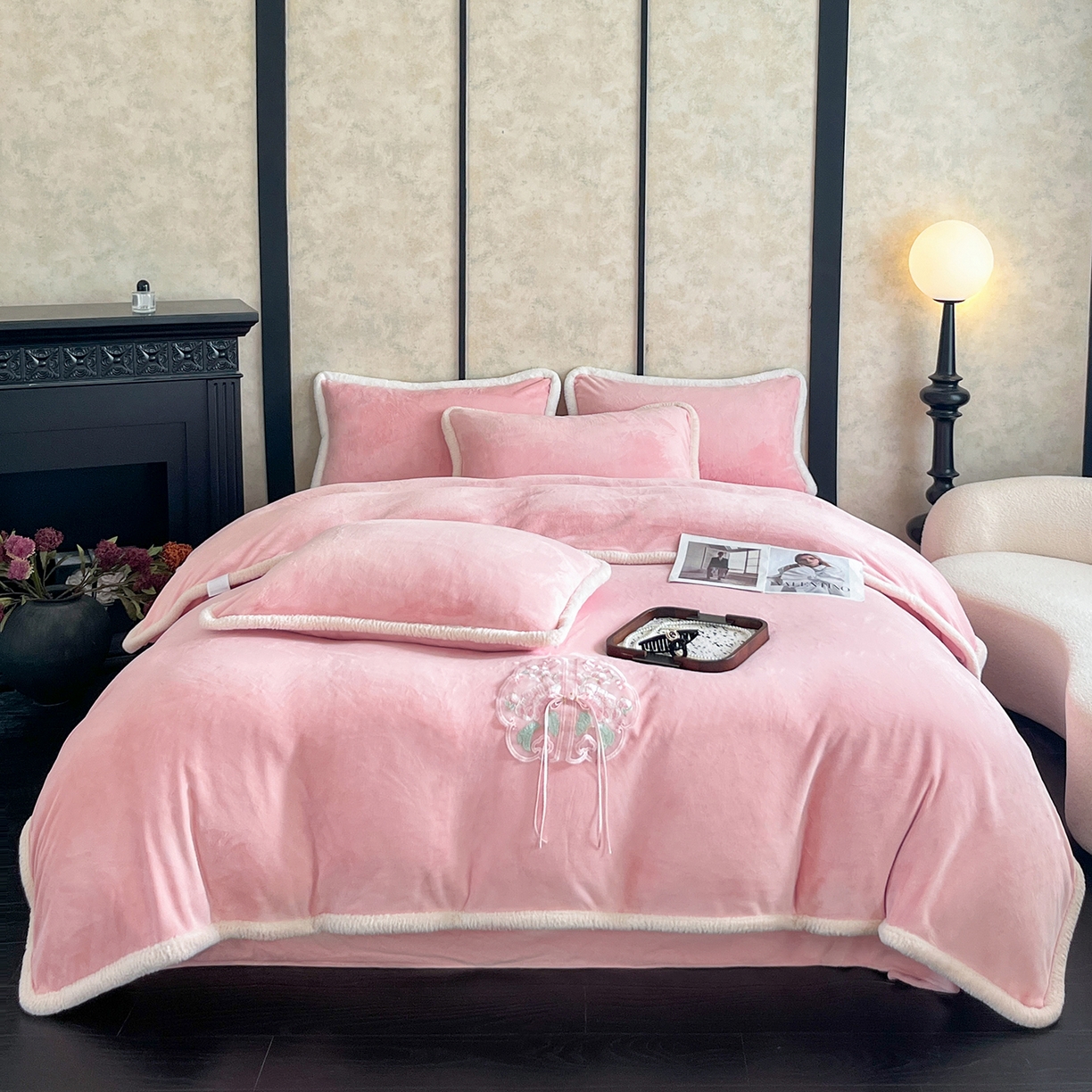 91家纺网 家纺一手货源 找家纺 （总）诺梵家纺 2025新款兔毛包边中式绣花四件套-苏颜