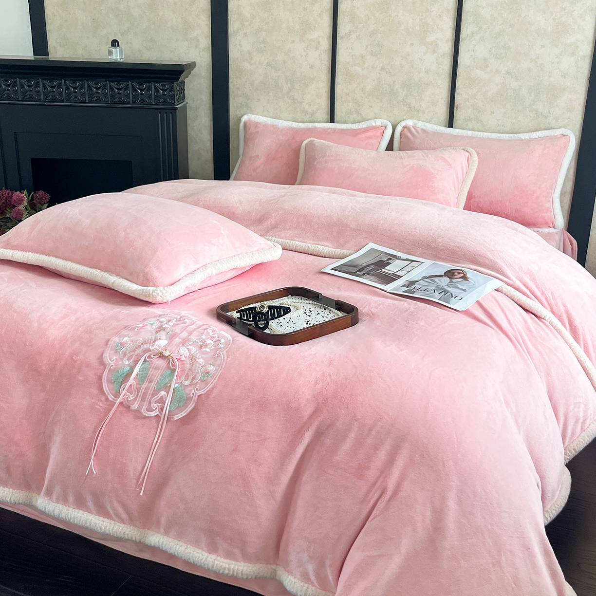 91家纺网 家纺一手货源 找家纺 （总）诺梵家纺 2025新款兔毛包边中式绣花四件套-苏颜