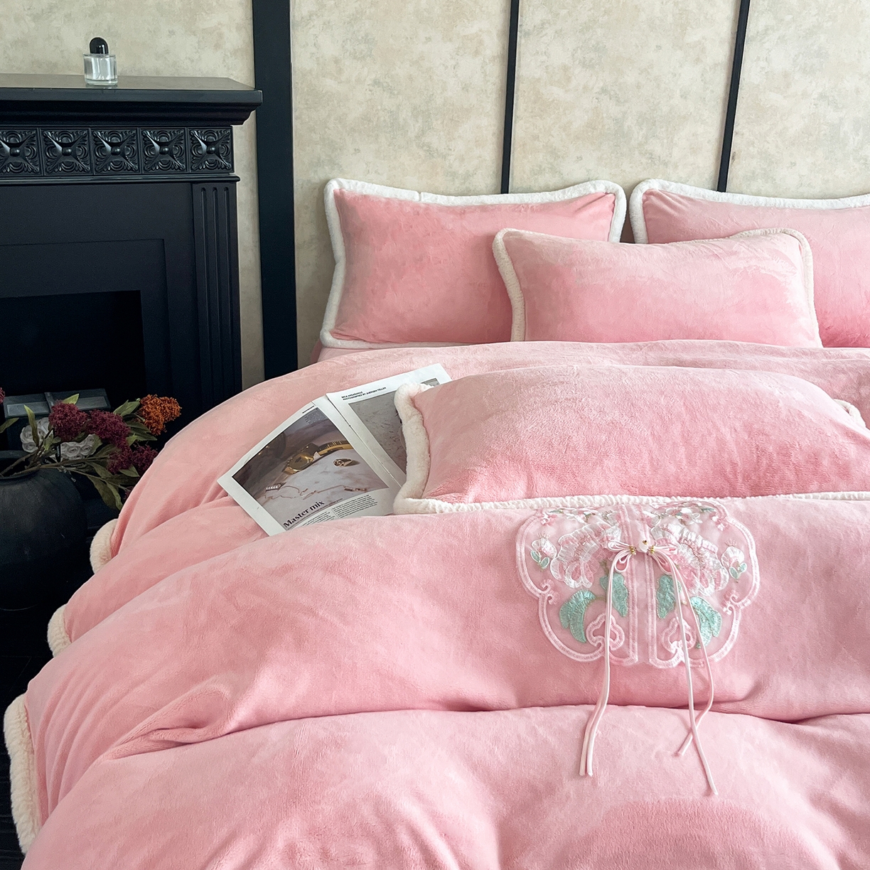 91家纺网 家纺一手货源 找家纺 （总）诺梵家纺 2025新款兔毛包边中式绣花四件套-苏颜