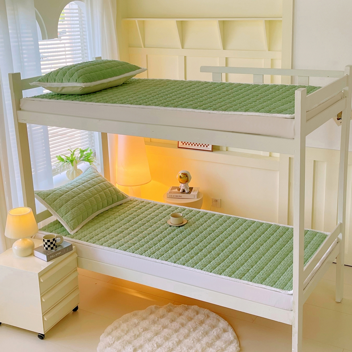 91家纺网 家纺一手货源 找家纺 金鑫汇家纺 2025秋冬纯色豆豆绒床褥垫系列-学生床 学生床豆豆绒床褥垫绿色