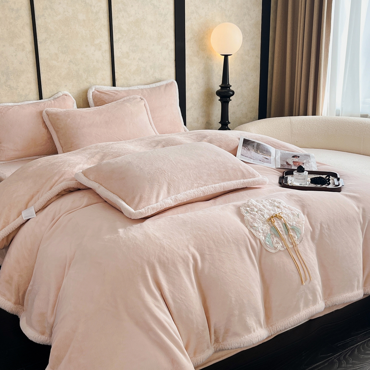 91家纺网 家纺一手货源 找家纺 诺梵家纺 2025新款兔毛包边中式绣花四件套-苏颜 苏颜-玉粉