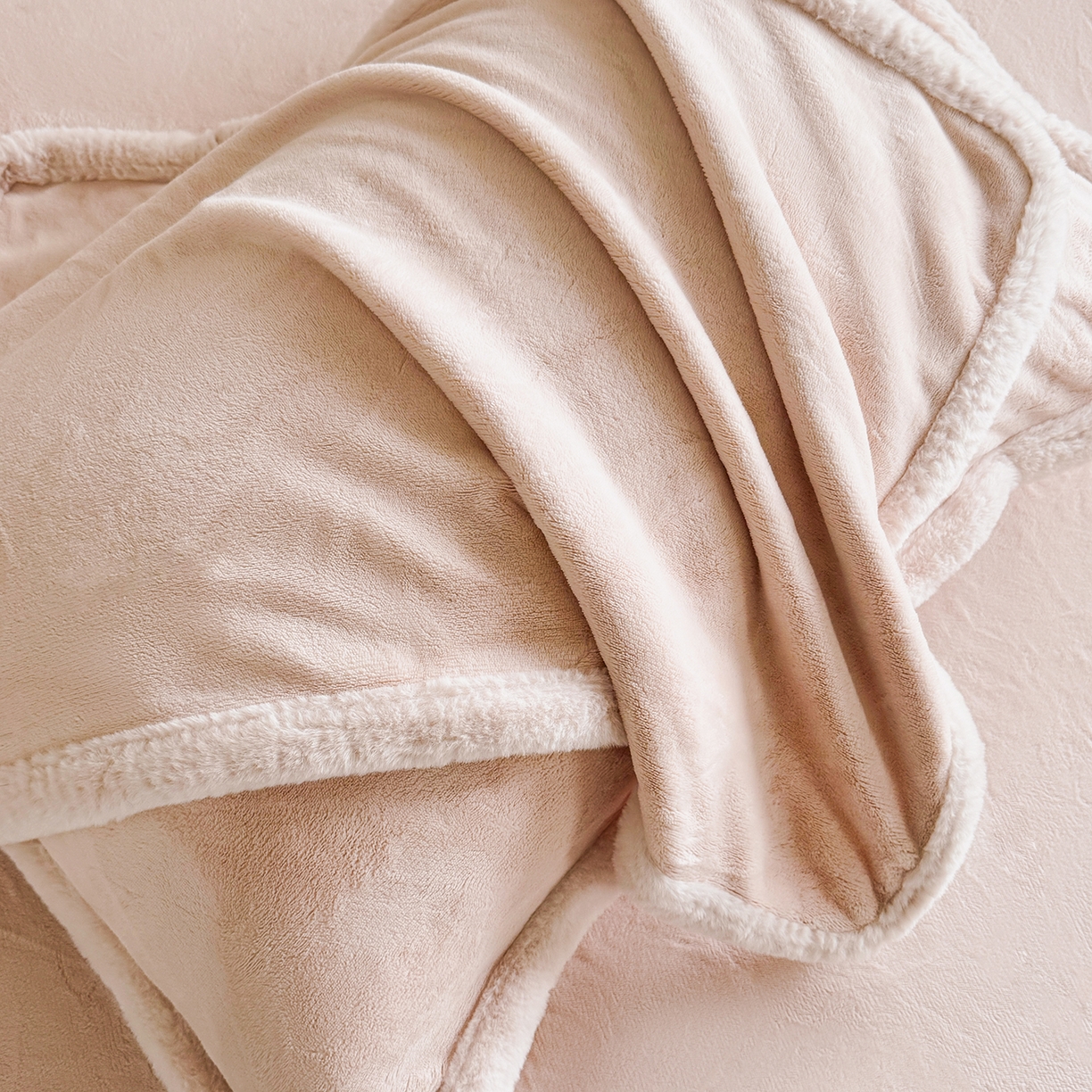 91家纺网 家纺一手货源 找家纺 诺梵家纺 2025新款兔毛包边中式绣花四件套-苏颜 苏颜-玉粉