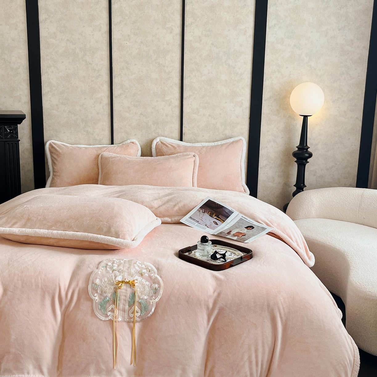 91家纺网 家纺一手货源 找家纺 诺梵家纺 2025新款兔毛包边中式绣花四件套-苏颜 苏颜-玉粉