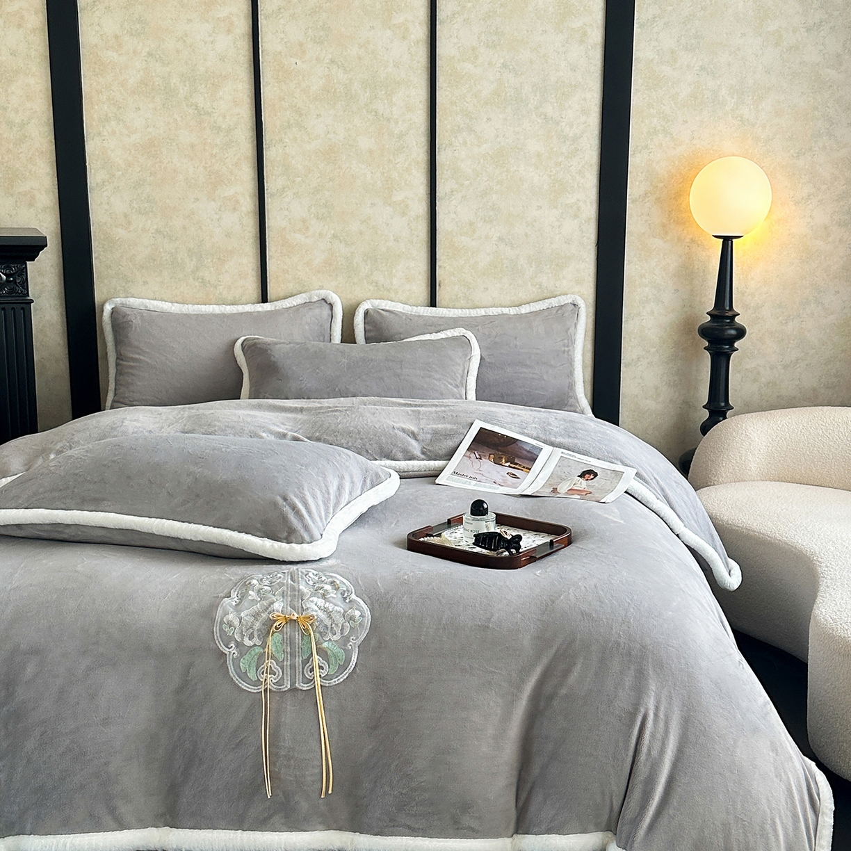 91家纺网 家纺一手货源 找家纺 诺梵家纺 2025新款兔毛包边中式绣花四件套-苏颜 苏颜-灰