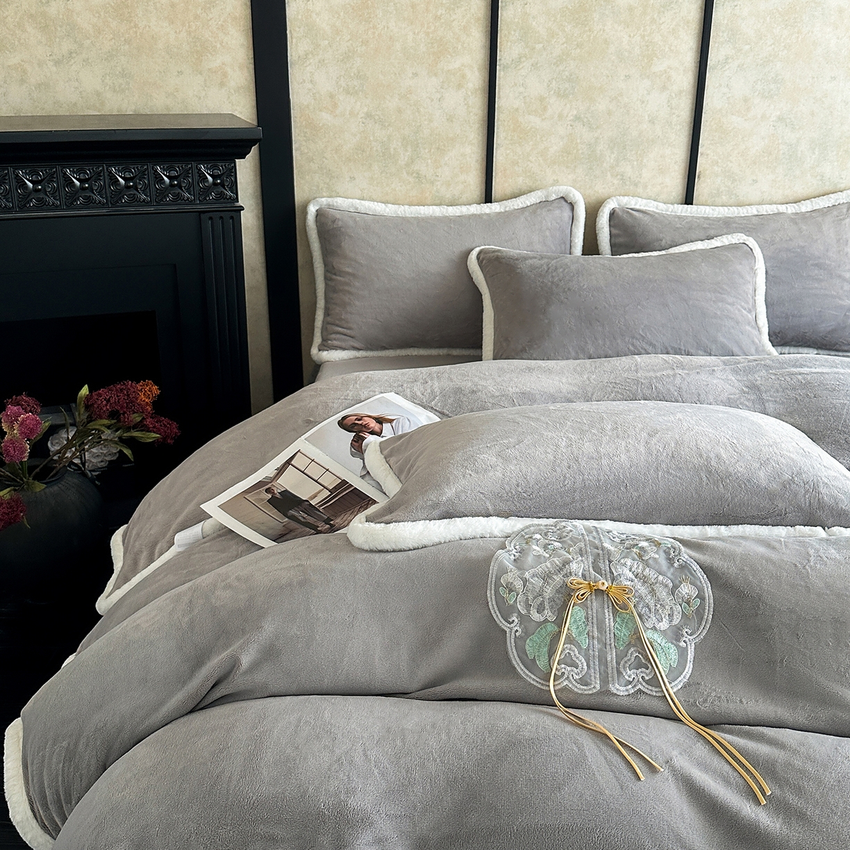 91家纺网 家纺一手货源 找家纺 诺梵家纺 2025新款兔毛包边中式绣花四件套-苏颜 苏颜-灰