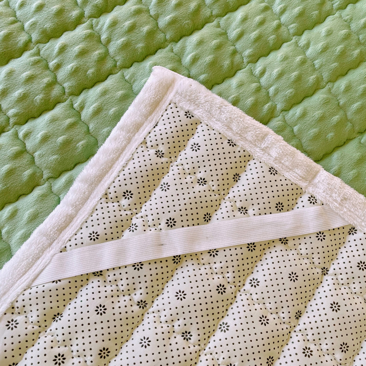 91家纺网 家纺一手货源 找家纺 金鑫汇家纺 2025秋冬纯色豆豆绒床褥垫系列-学生床 学生床豆豆绒床褥垫绿色